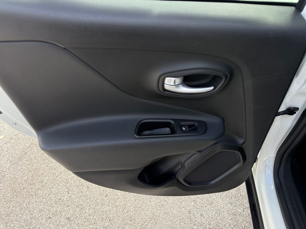 2023 Jeep Renegade Latitude - Photo 23