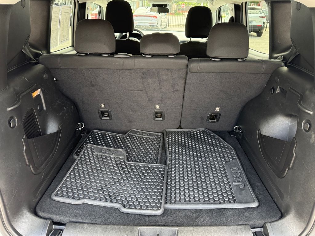 2023 Jeep Renegade Latitude - Photo 22