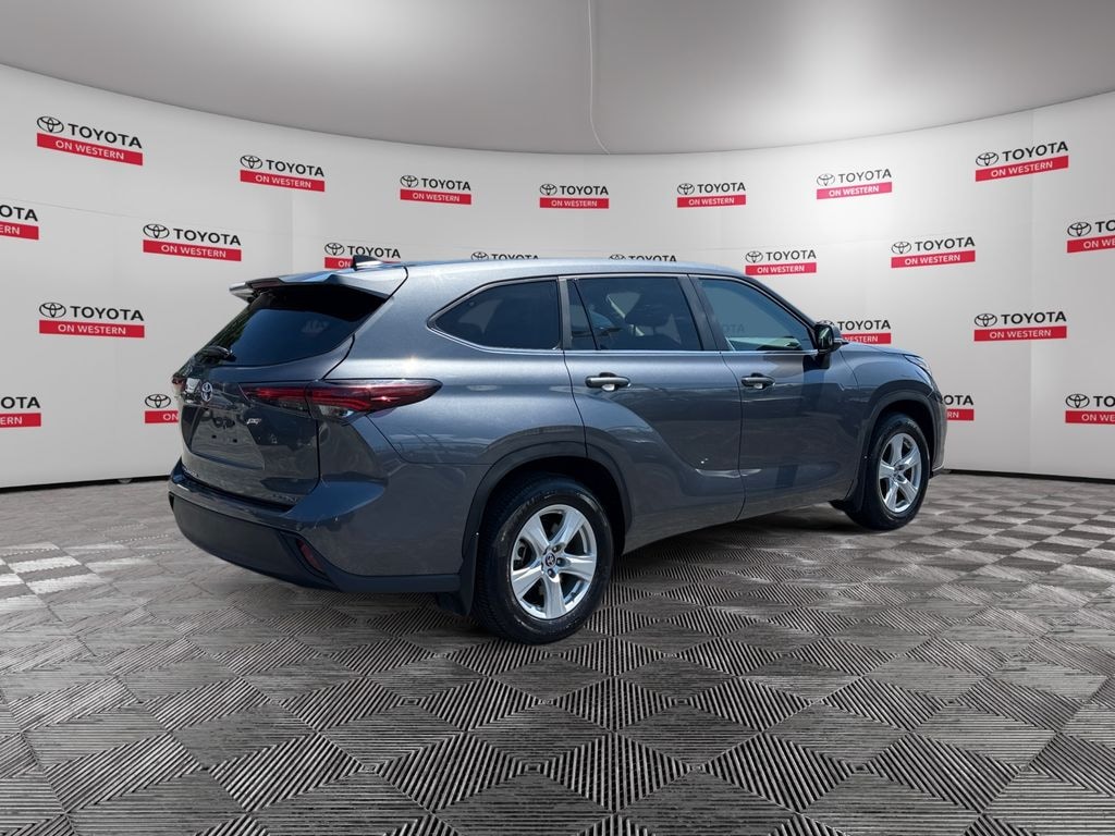 Used 2025 Toyota Highlander LE SUV