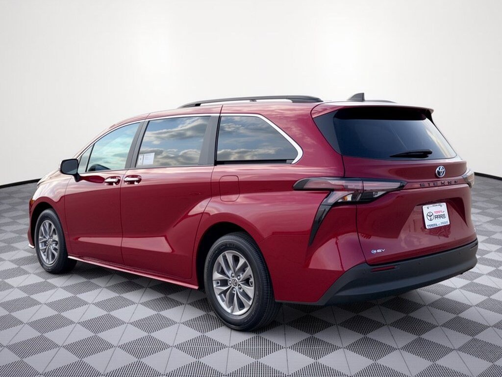 New 2026 Toyota Sienna XLE 8 PASSENGER