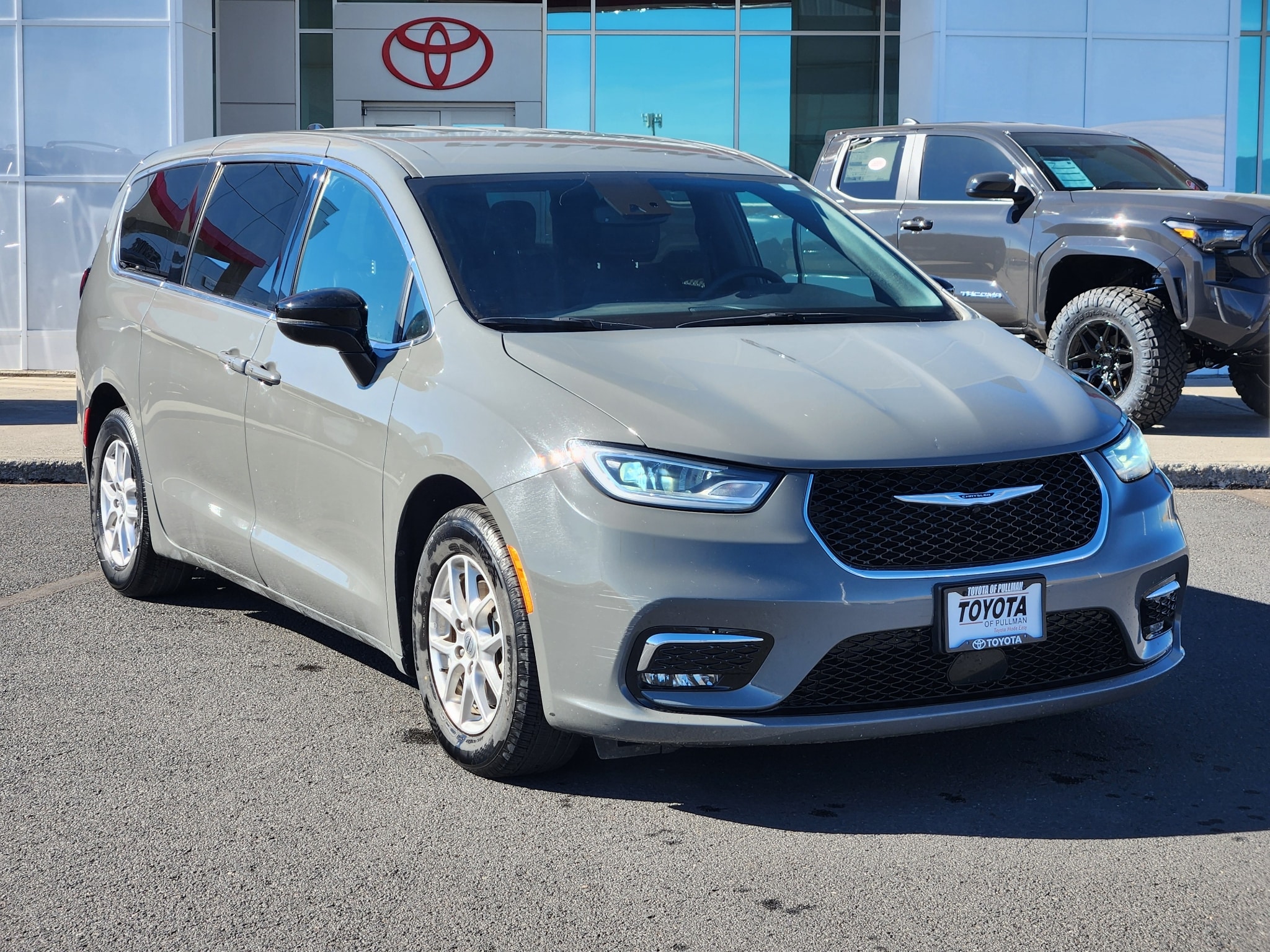 2025 Chrysler Pacifica Select