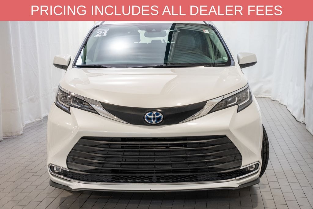 Used 2021 Toyota Sienna XLE Minivan/Van