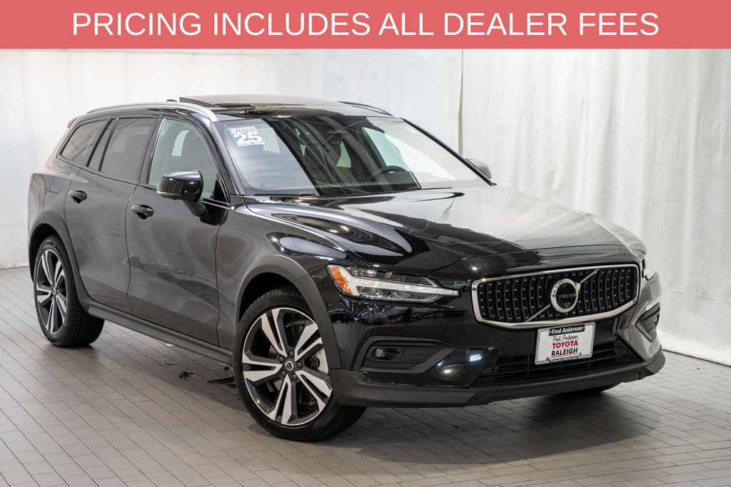 2025 Volvo V60 Cross Country