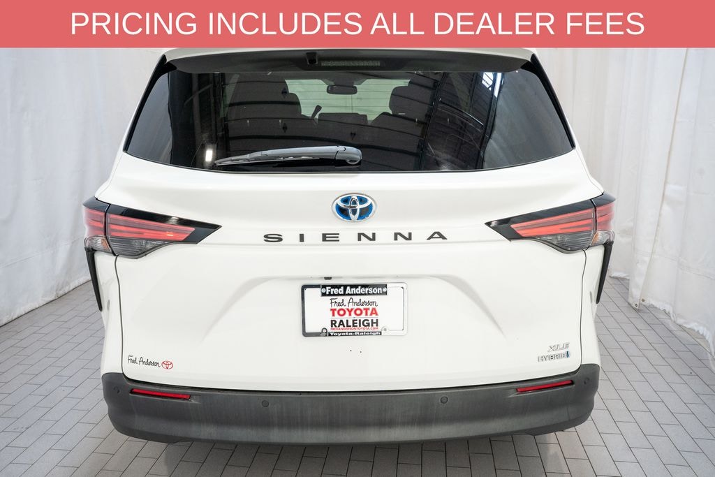 Used 2021 Toyota Sienna XLE Minivan/Van