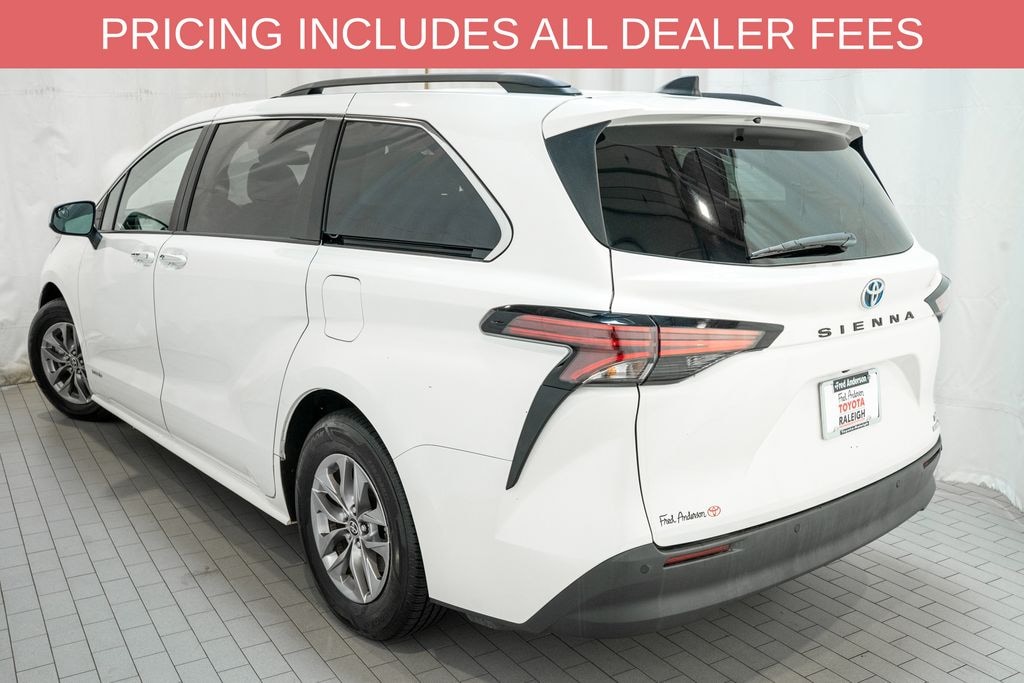 Used 2021 Toyota Sienna XLE Minivan/Van