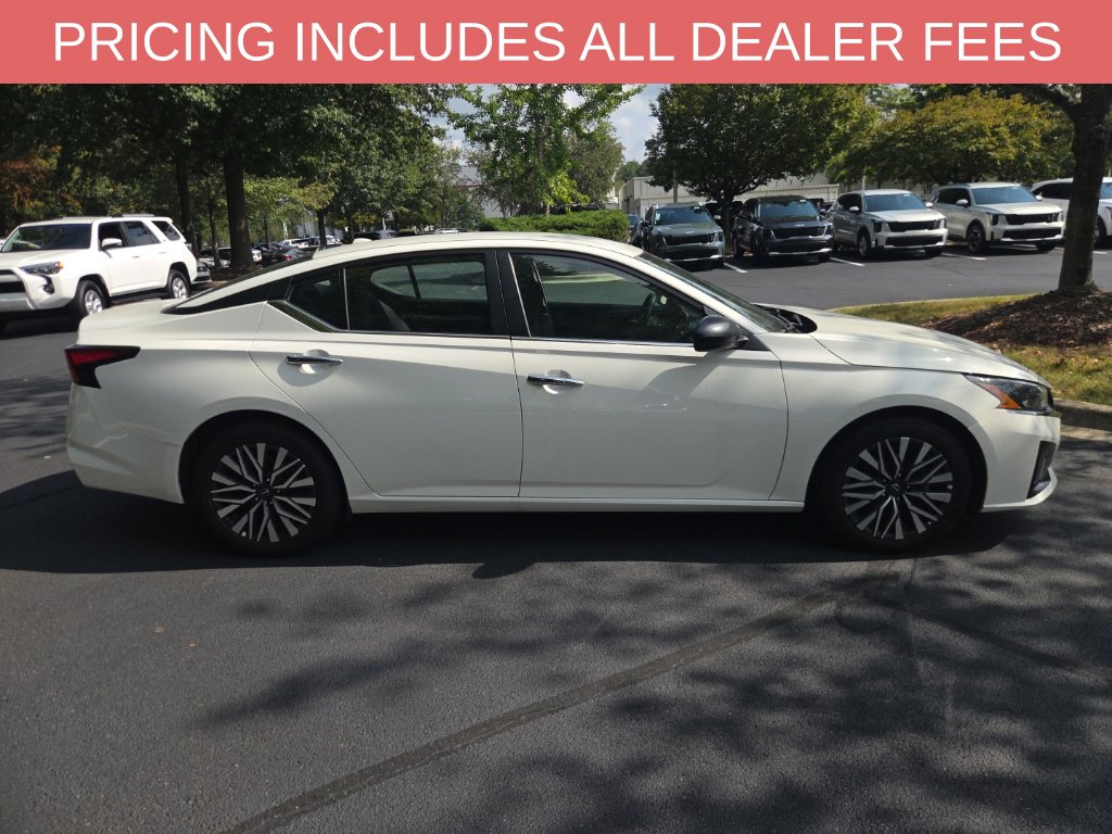 2025 Nissan Altima SV - Photo 13
