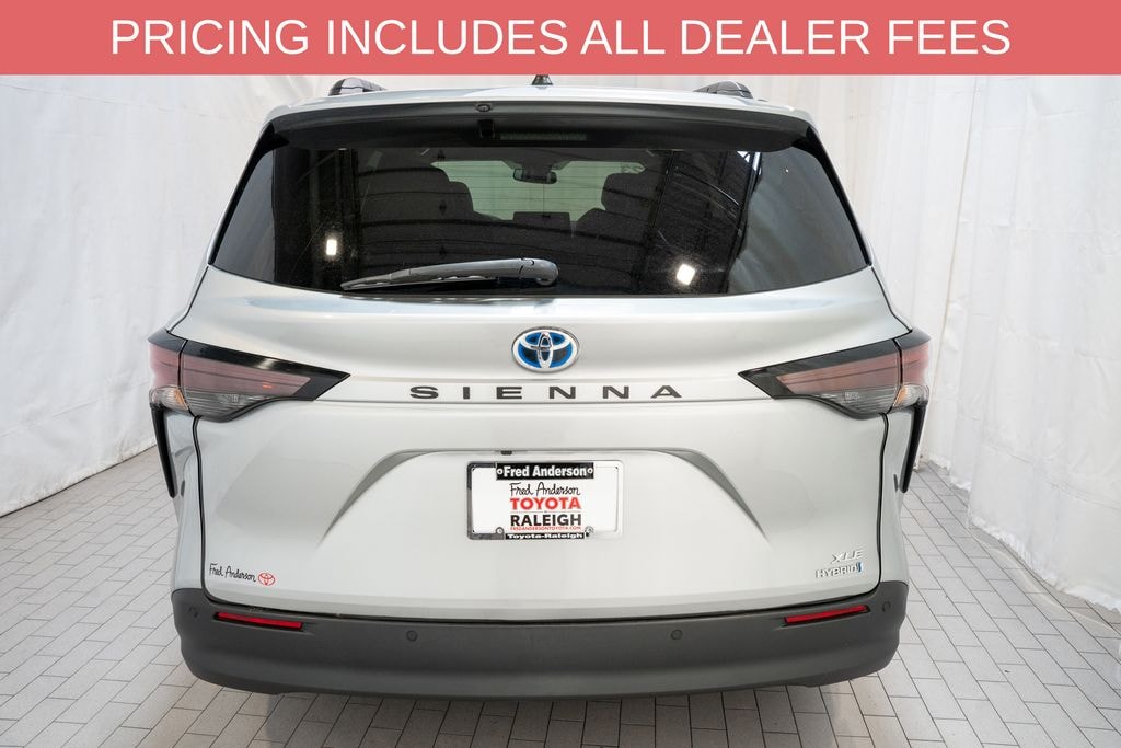 Certified 2023 Toyota Sienna XLE Minivan/Van