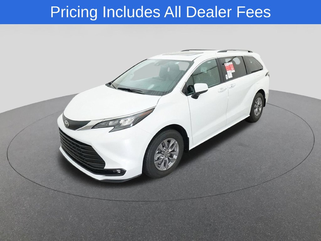 2026 Toyota Sienna XLE 8 PASSENGER
