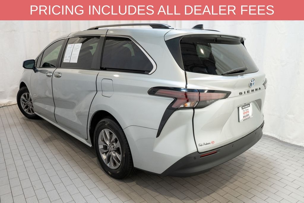 Certified 2023 Toyota Sienna XLE Minivan/Van