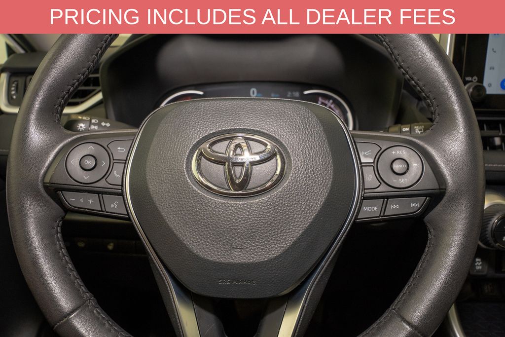 2025 Toyota RAV4 XLE - Photo 17