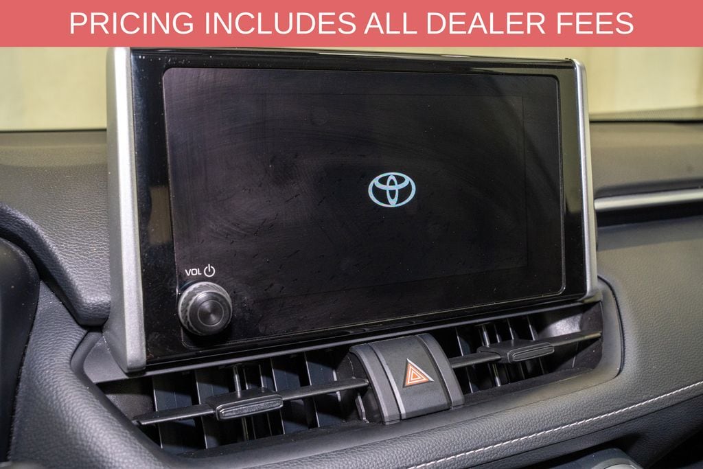 2025 Toyota RAV4 XLE - Photo 11