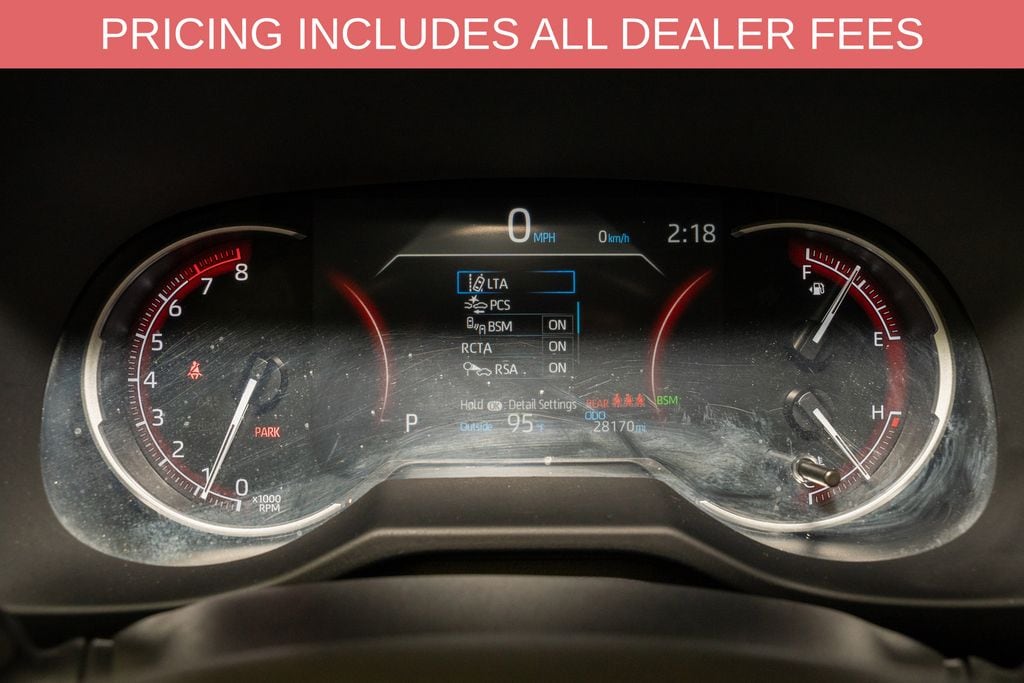 2025 Toyota RAV4 XLE - Photo 16