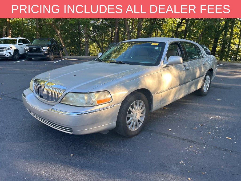 Used 2007 Lincoln Town Car Signature Sedan