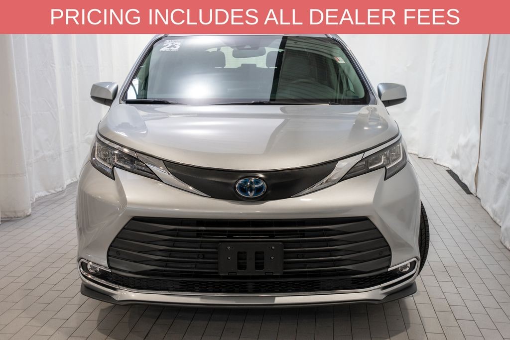Certified 2023 Toyota Sienna XLE Minivan/Van