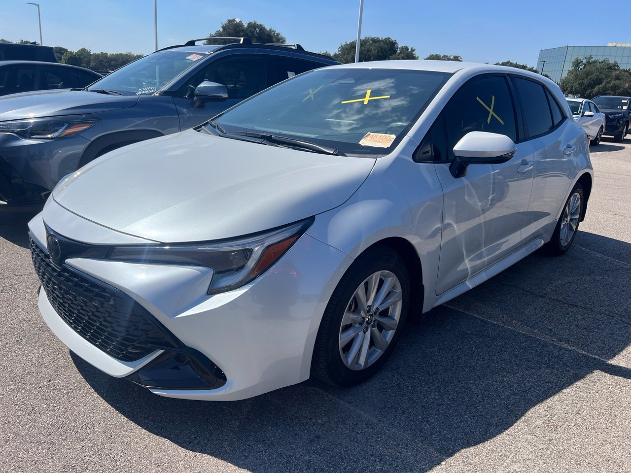 Used 2025 Toyota Corolla Hatchback SE w/16-in Alloy Wheels Hatchback
