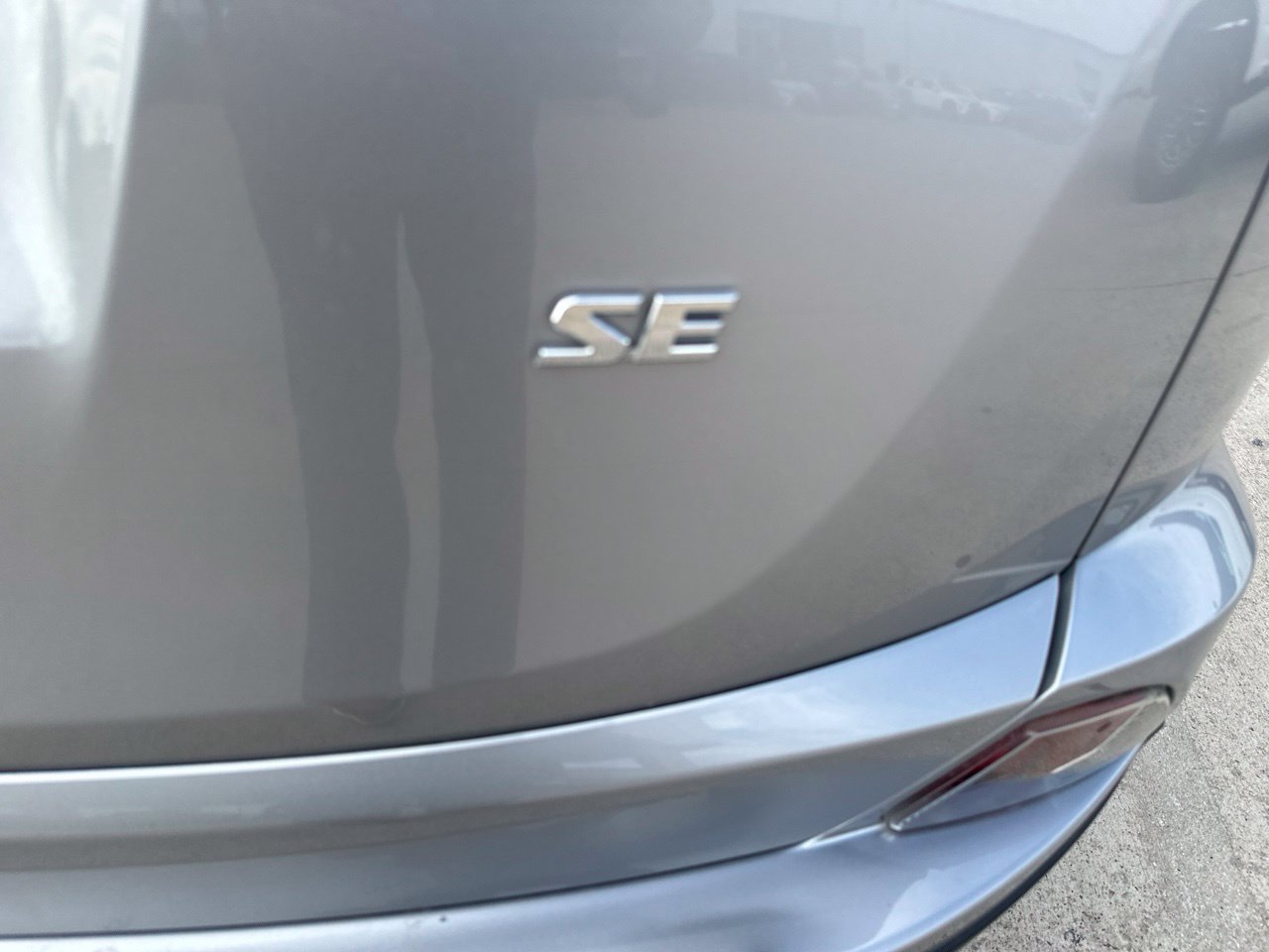 Used 2018 Toyota RAV4 SE w/Navigation/Sunroof/18-in Alloys SUV