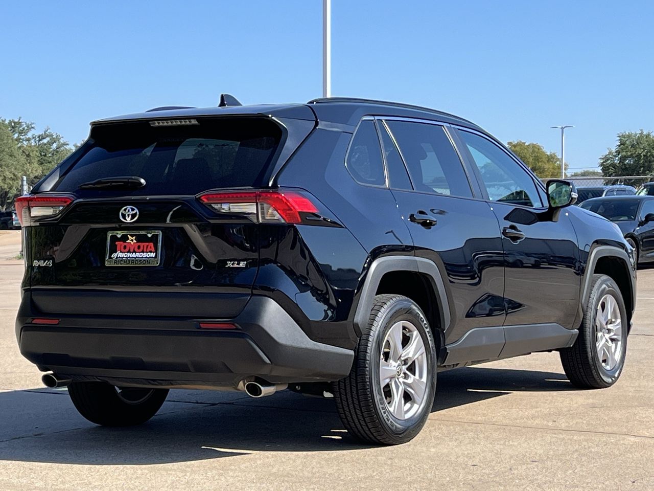 Used 2025 Toyota RAV4 XLE w/Wheels: 17-Inch 5-Spoke Silver Alloy SUV