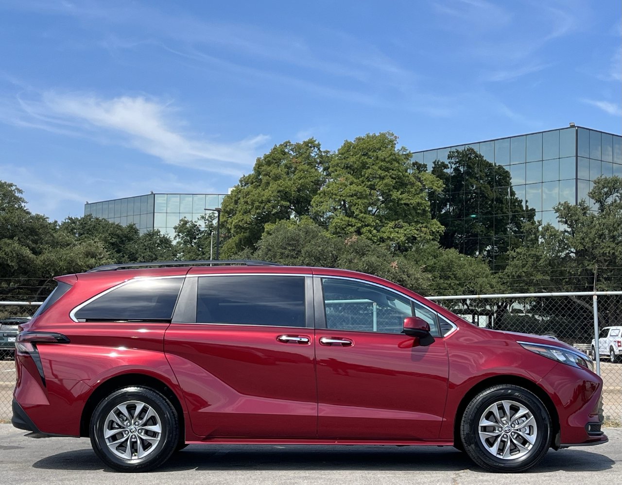 Used 2026 Toyota Sienna XLE 8 Passenger Minivan/Van