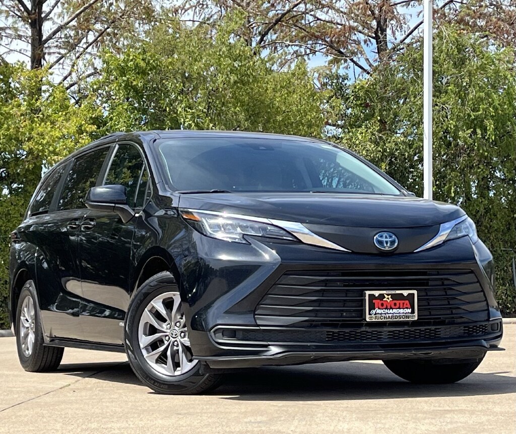 Used 2021 Toyota Sienna LE 8 Passenger Van