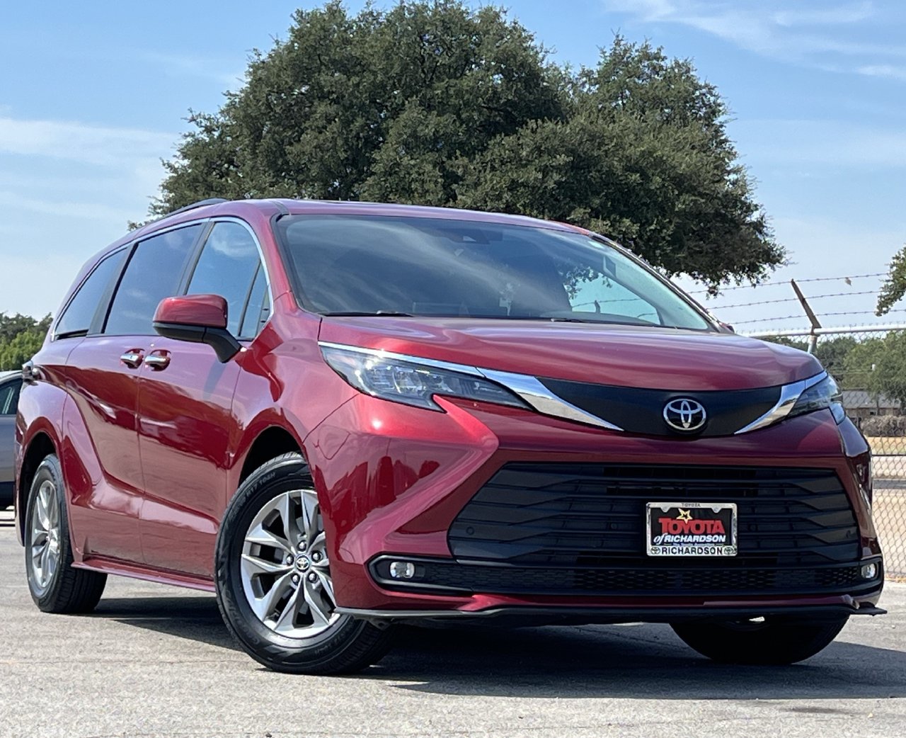 Used 2026 Toyota Sienna XLE 8 Passenger Minivan/Van