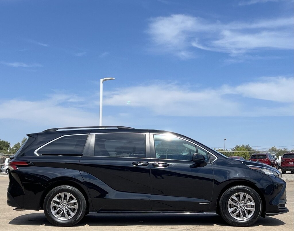 Used 2021 Toyota Sienna LE 8 Passenger Van