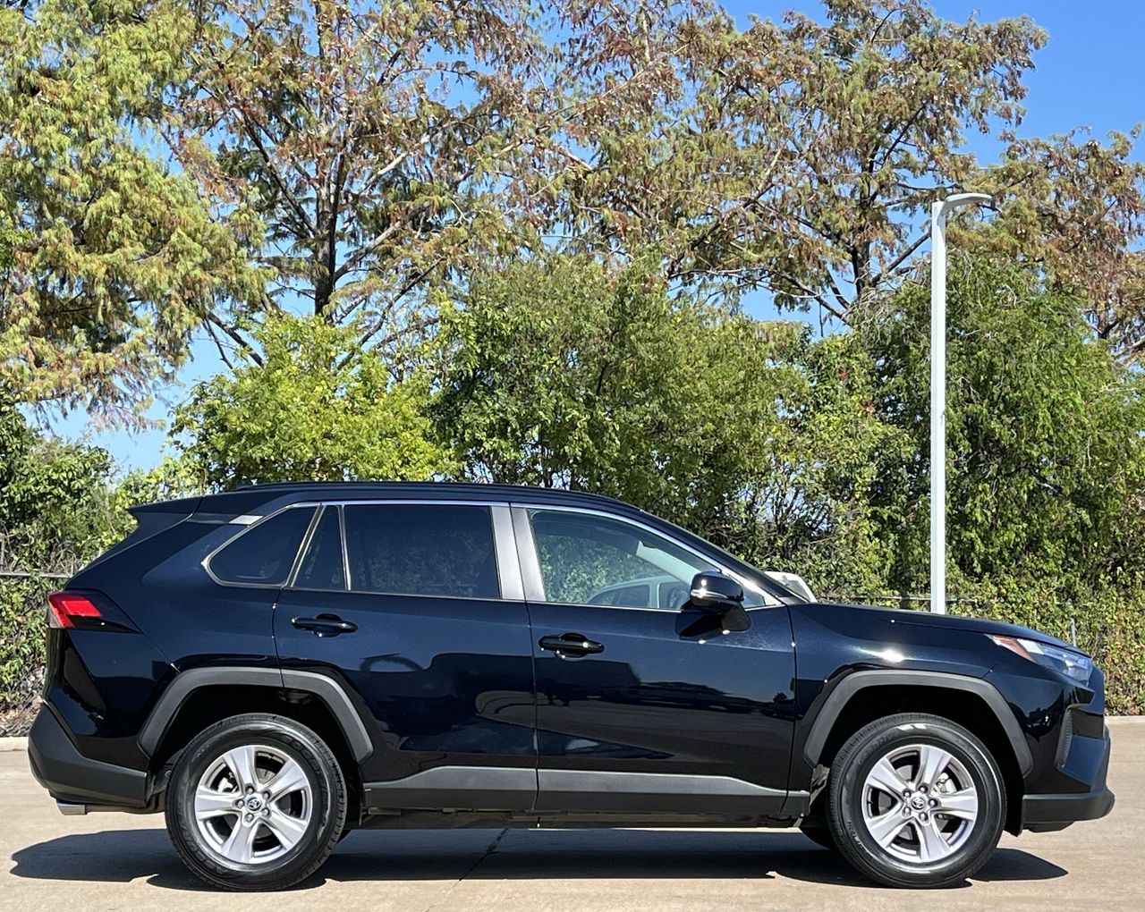 Used 2025 Toyota RAV4 XLE w/Wheels: 17-Inch 5-Spoke Silver Alloy SUV