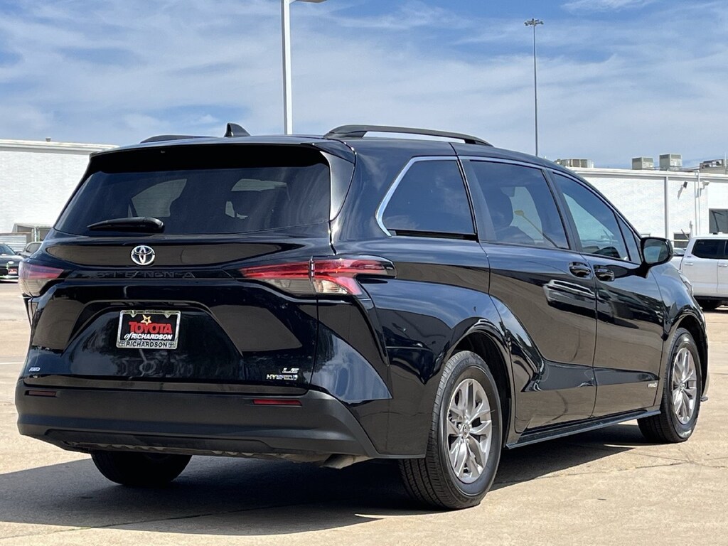 Used 2021 Toyota Sienna LE 8 Passenger Van
