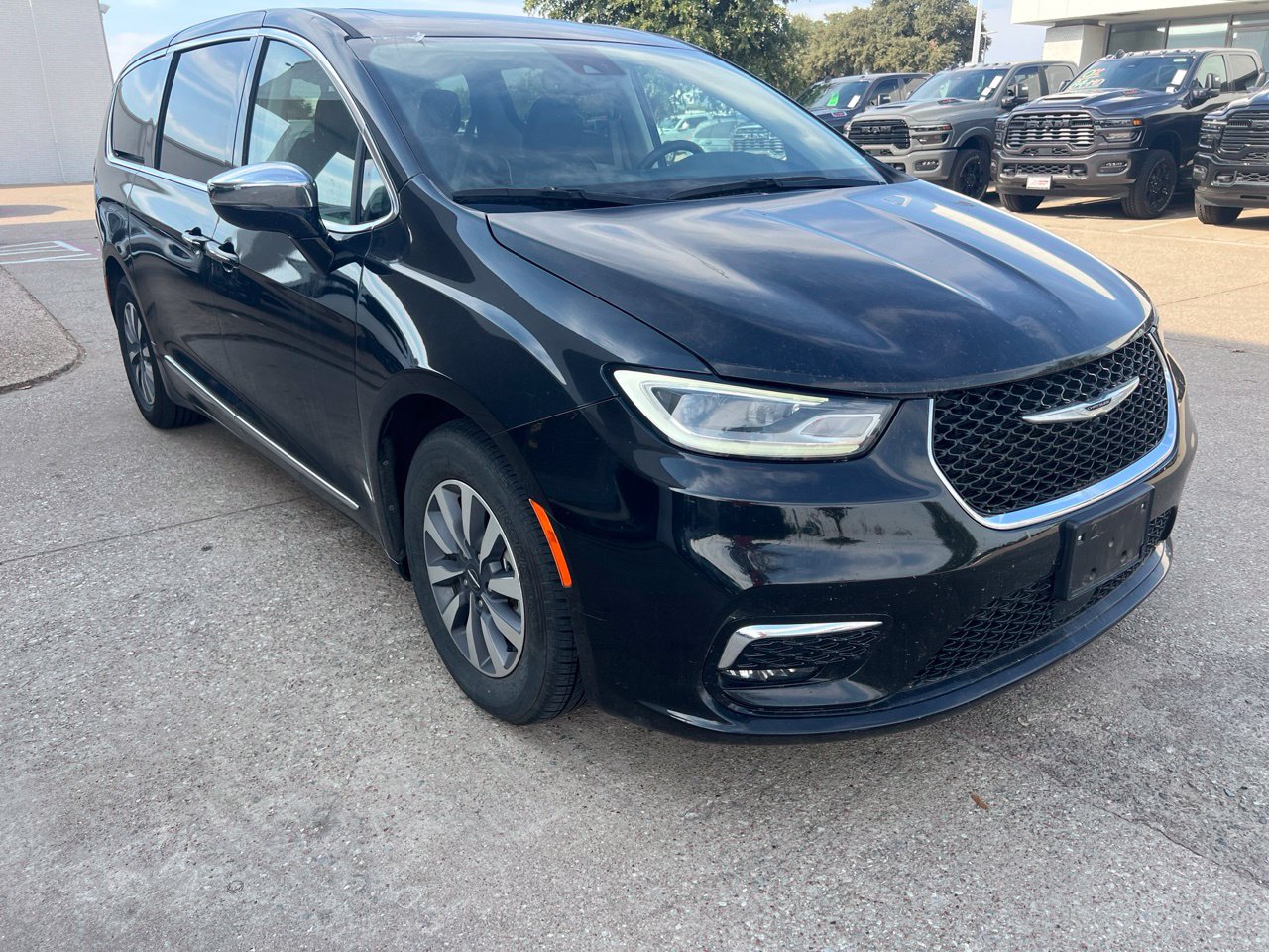 2023 Chrysler Pacifica Hybrid