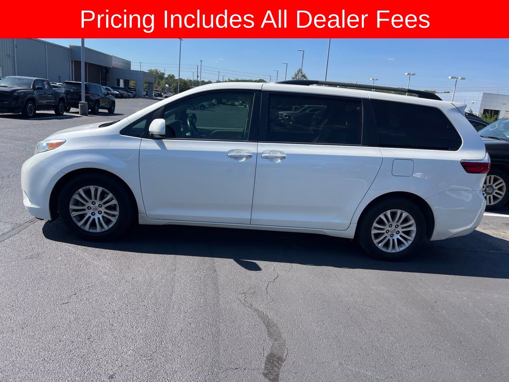 2017 Toyota Sienna XLE Van Passenger Van