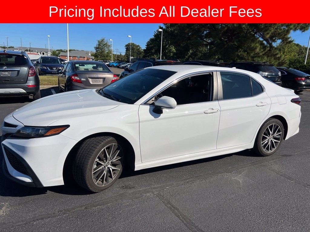 Used 2022 Toyota Camry SE Sedan