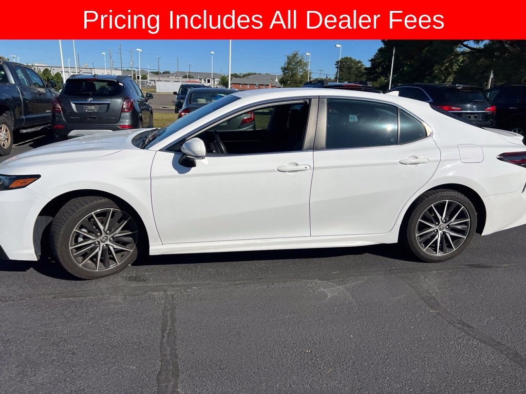 Used 2022 Toyota Camry SE Sedan