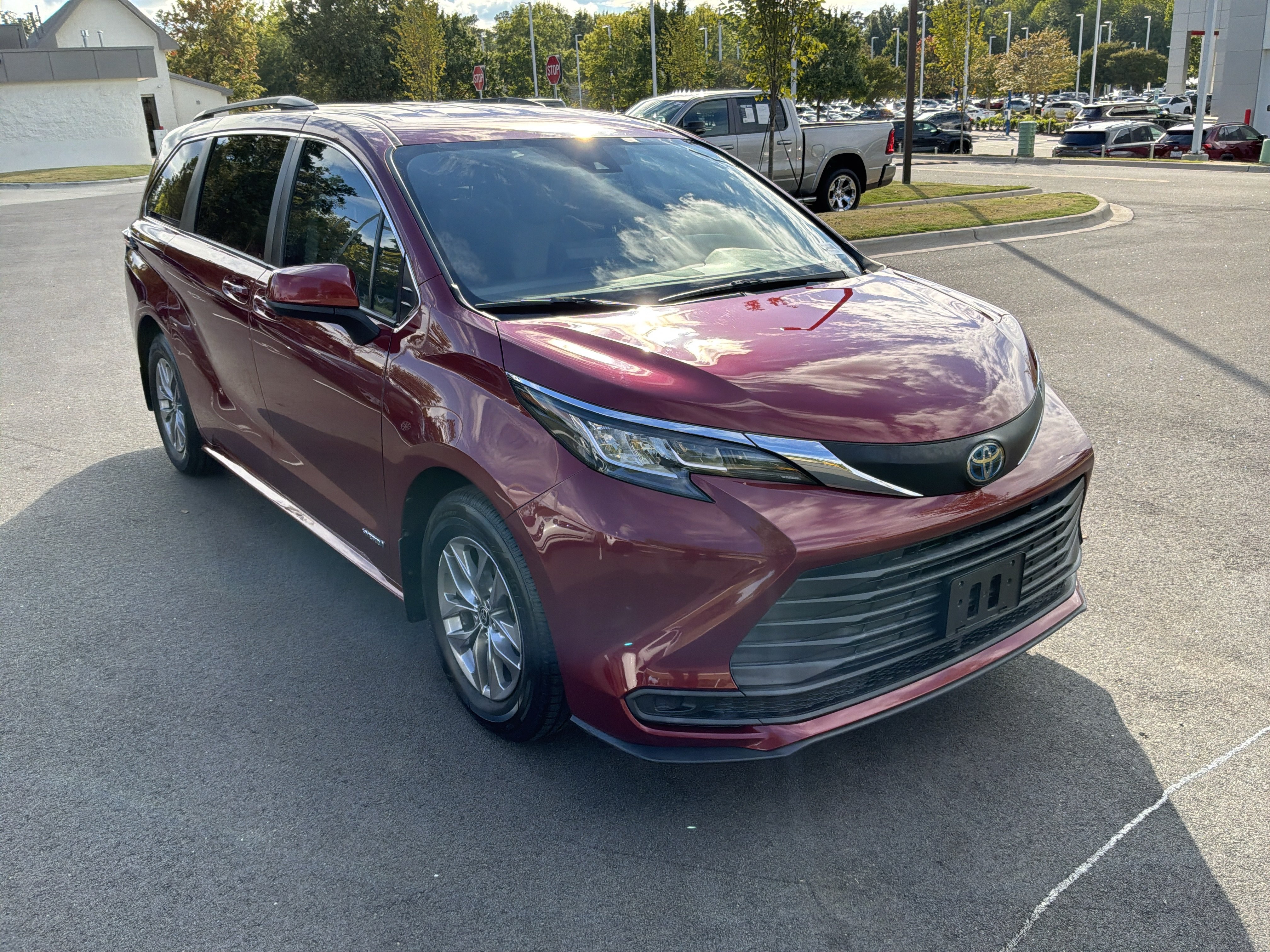 Used 2021 Toyota Sienna LE Minivan