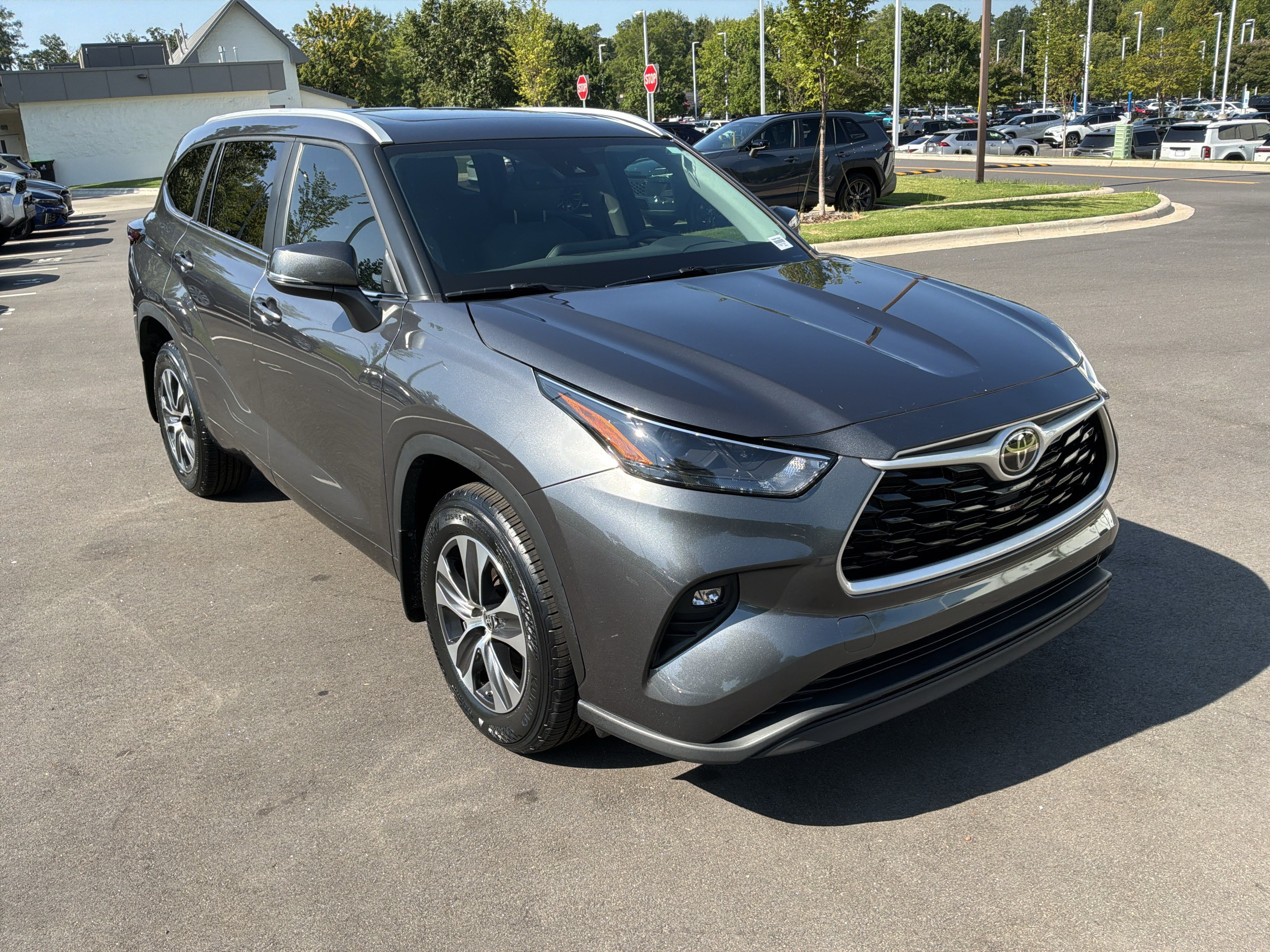 Used 2024 Toyota Highlander XLE SUV