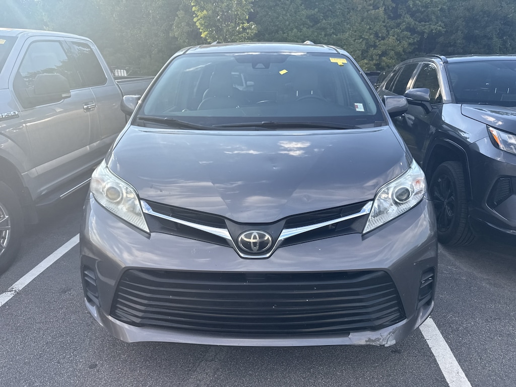 Used 2019 Toyota Sienna LE Minivan