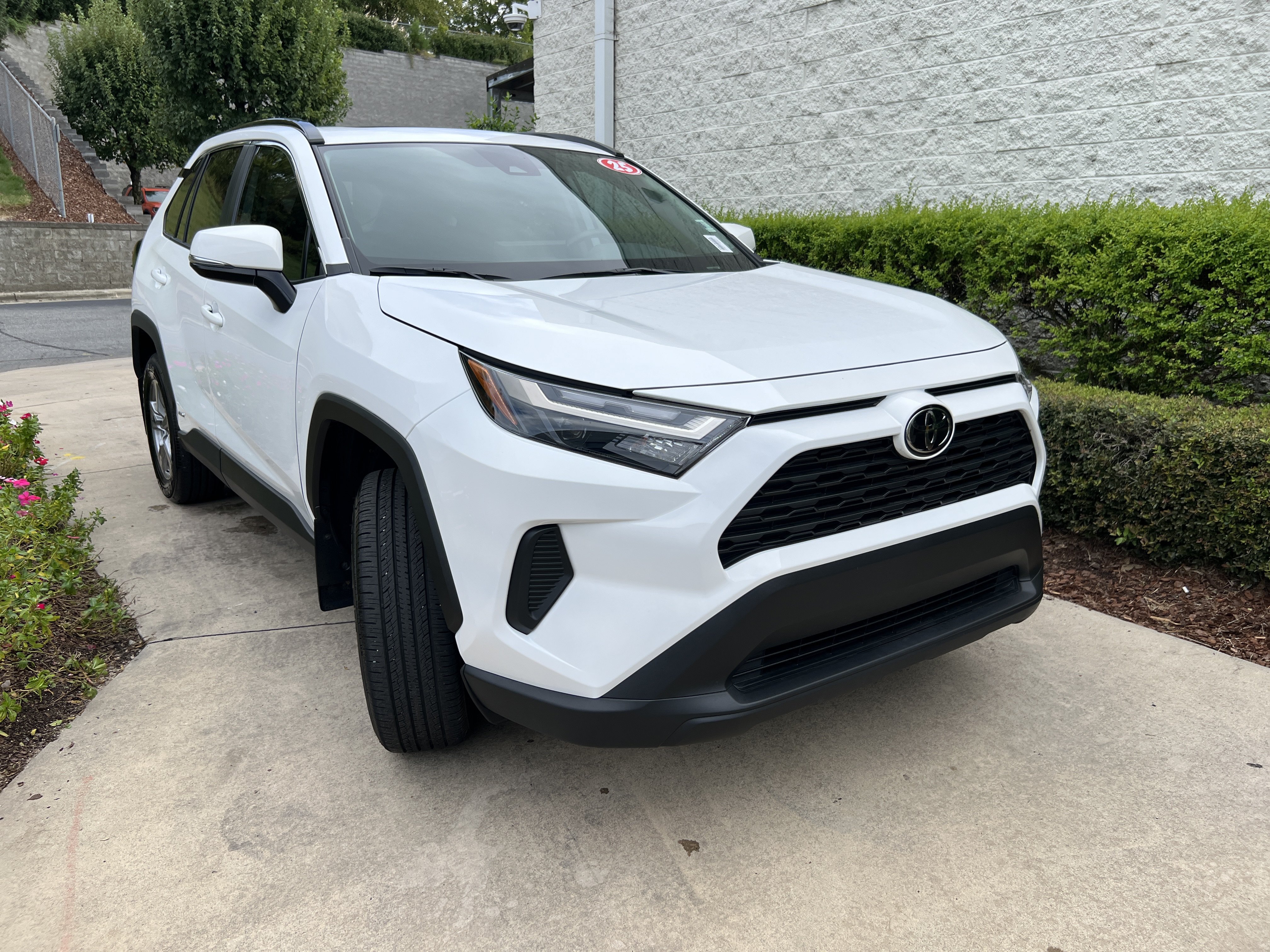 2025 Toyota RAV4 Hybrid XLE SUV