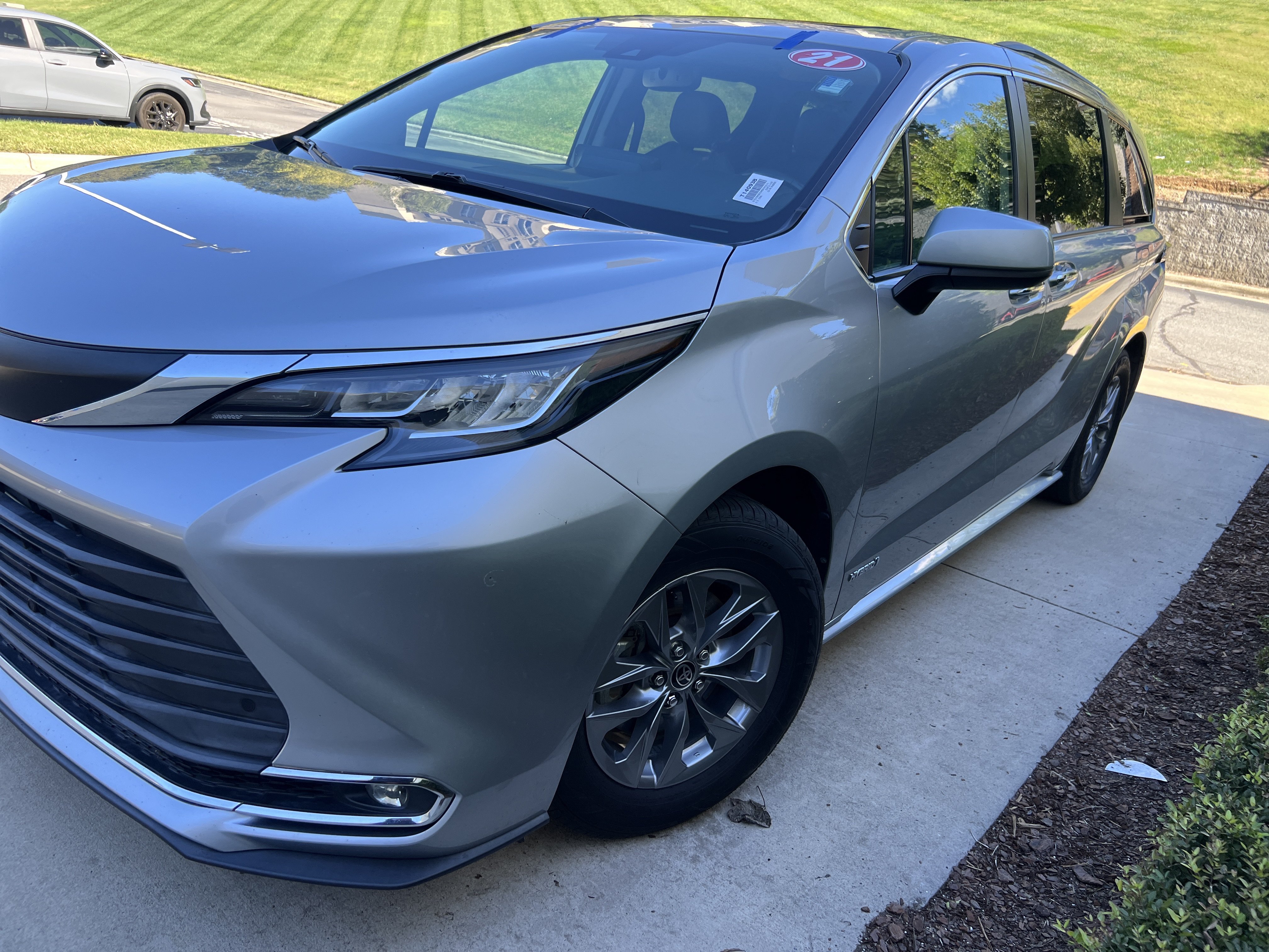 Used 2021 Toyota Sienna XLE Minivan