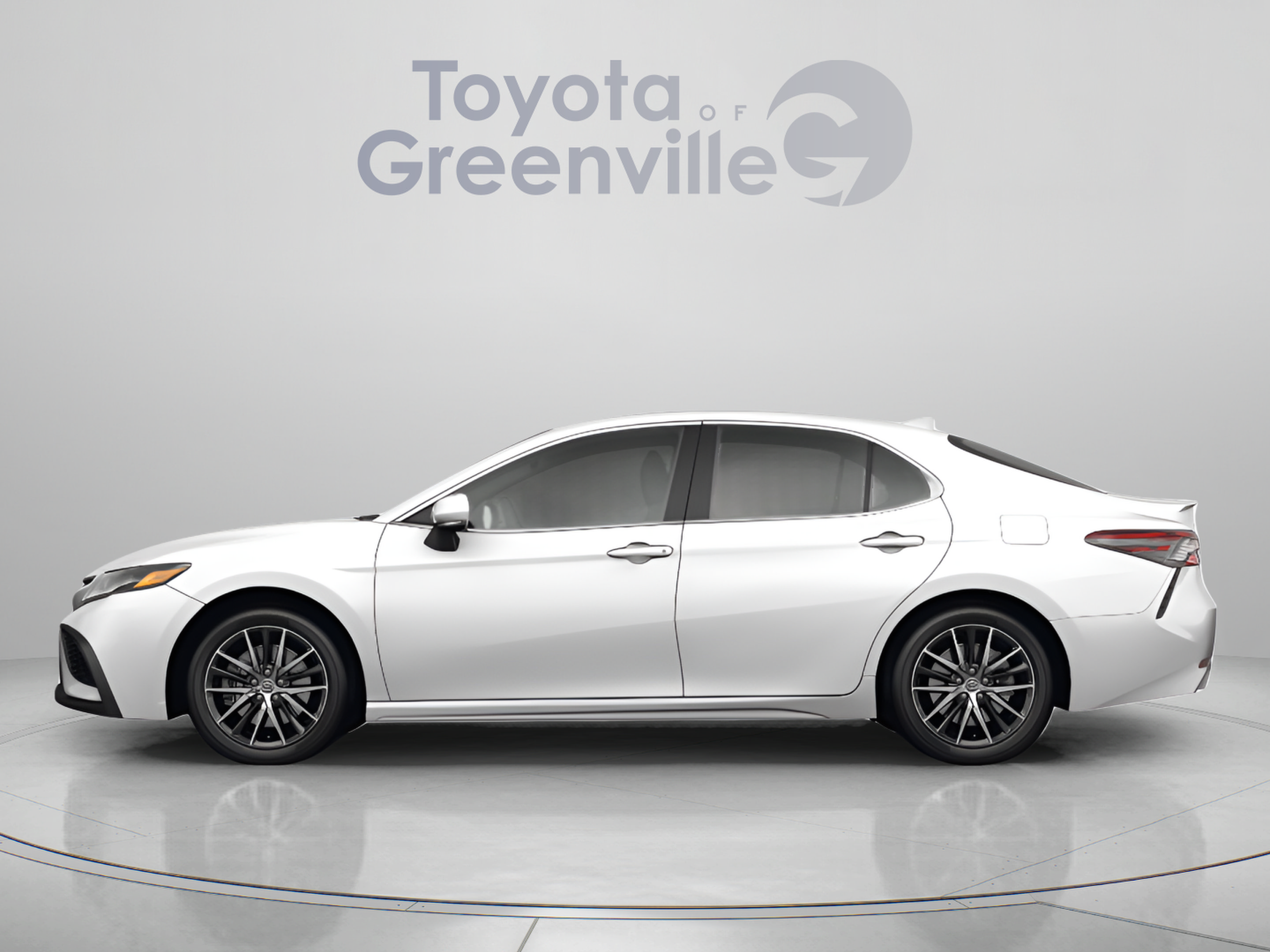 Used 2022 Toyota Camry SE Sedan