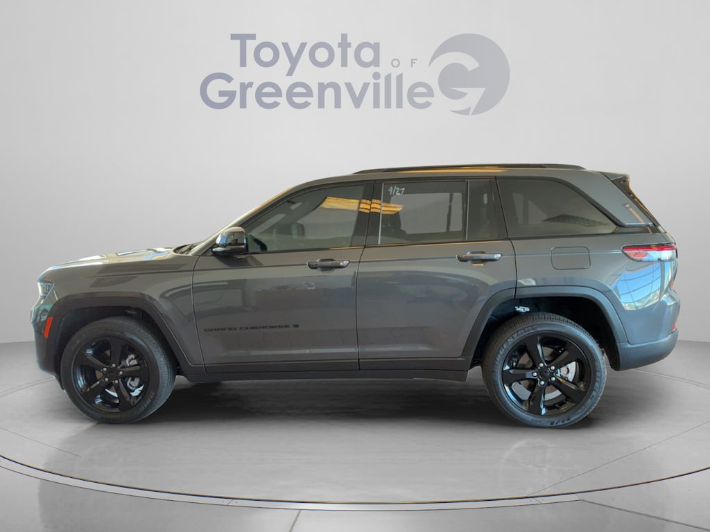 Used 2025 Jeep Grand Cherokee Laredo SUV