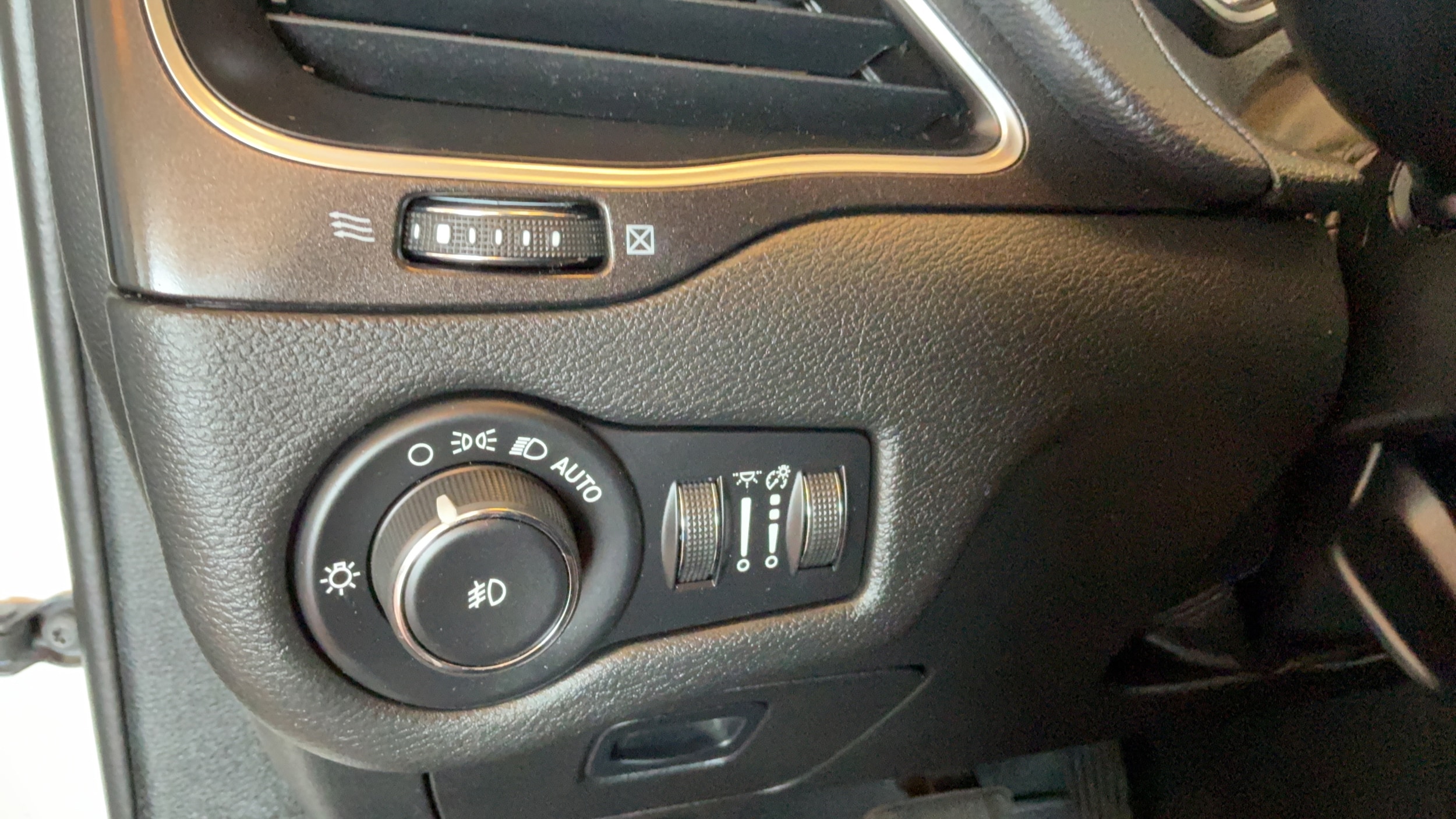 2019 Jeep Cherokee Trailhawk - Photo 20