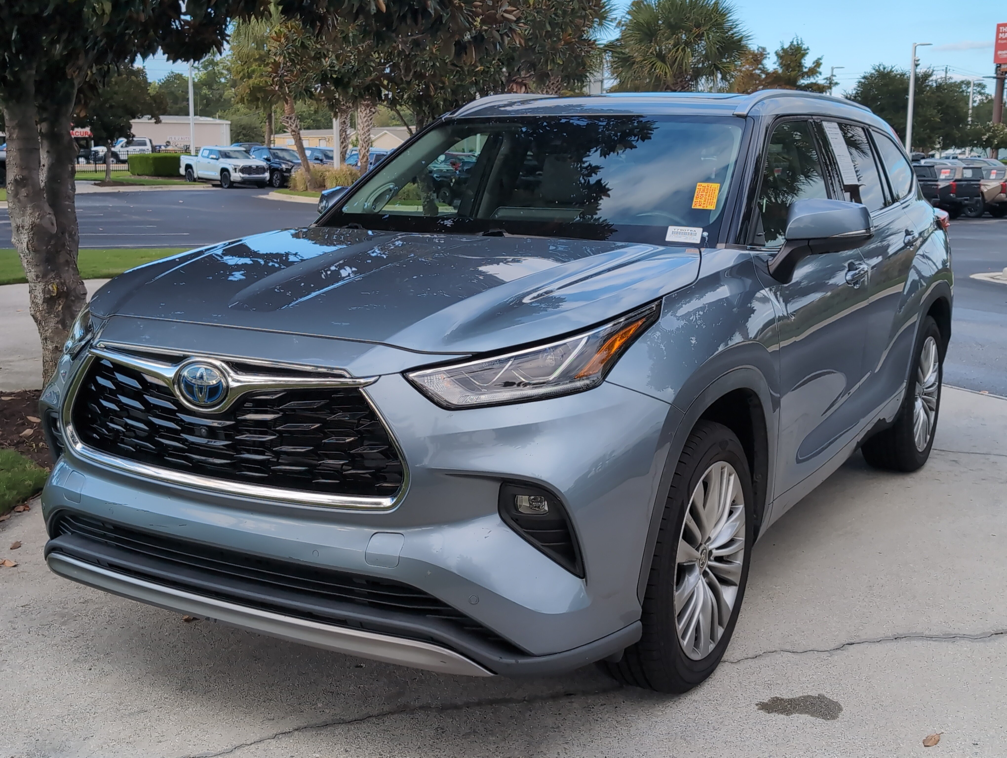 Used 2022 Toyota Highlander Hybrid Platinum SUV