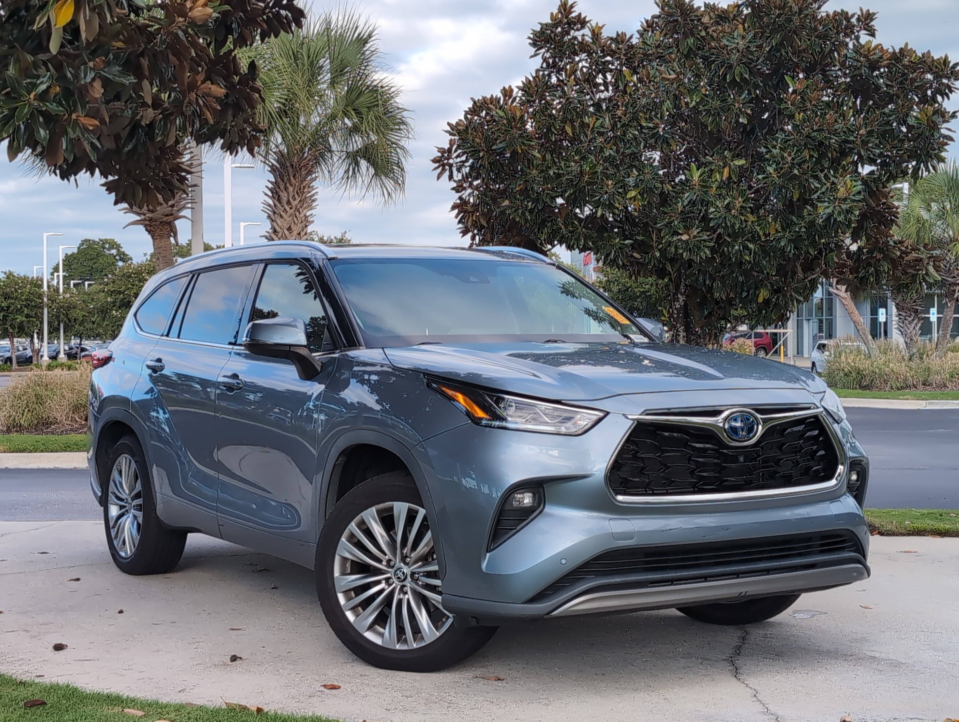Used 2022 Toyota Highlander Hybrid Platinum SUV