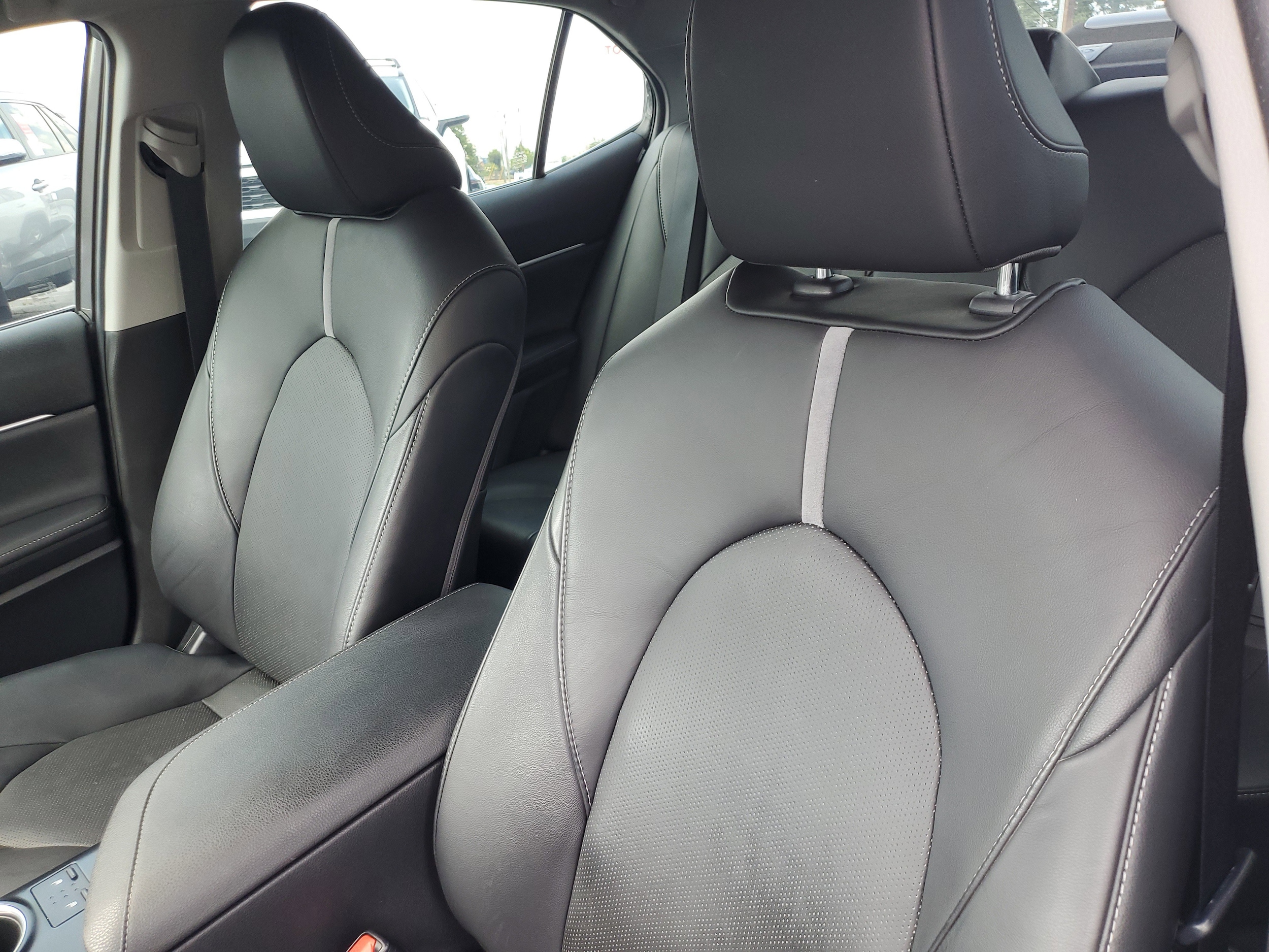 2020 Toyota Camry XSE - Photo 18