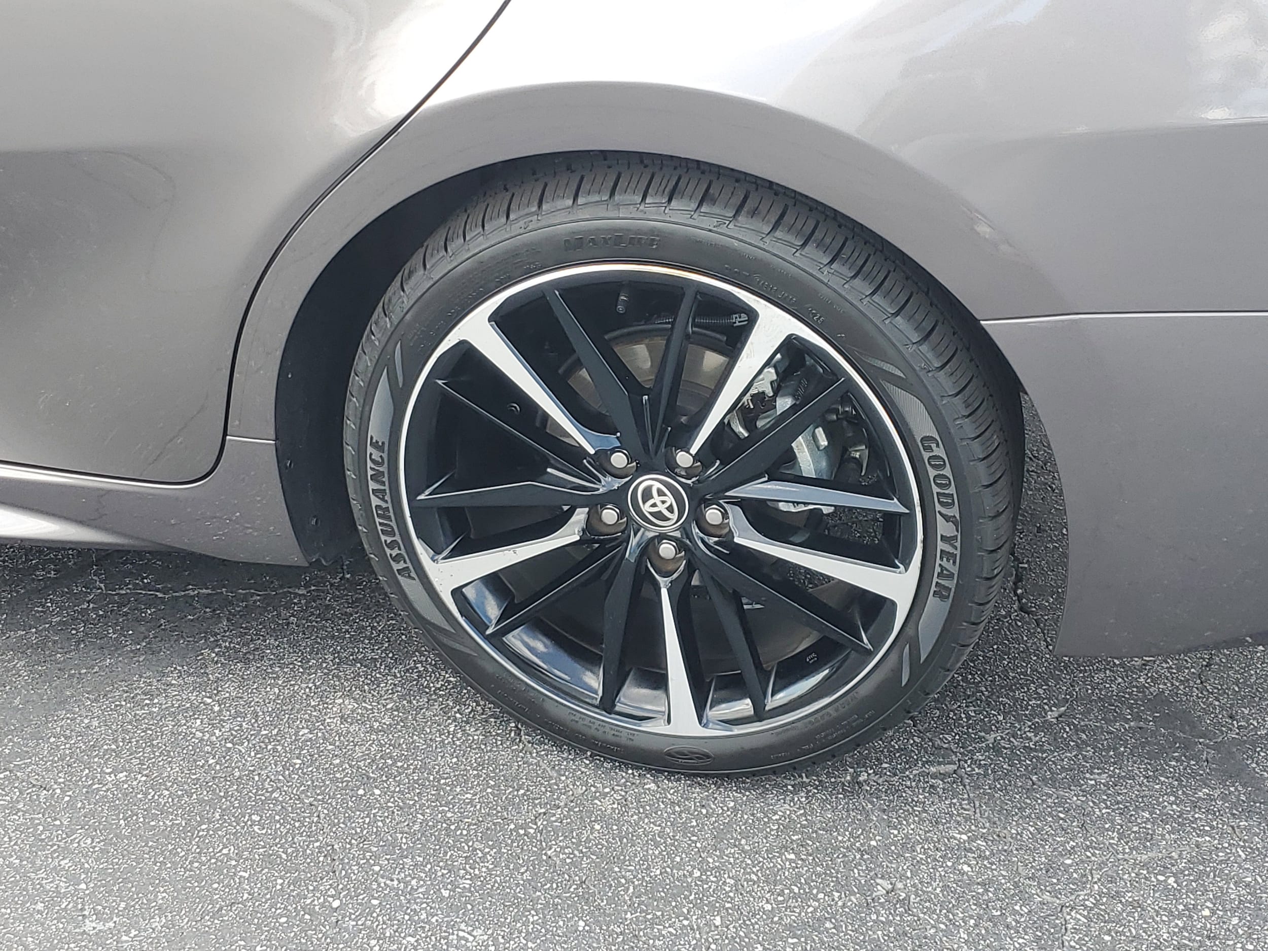 2020 Toyota Camry XSE - Photo 8