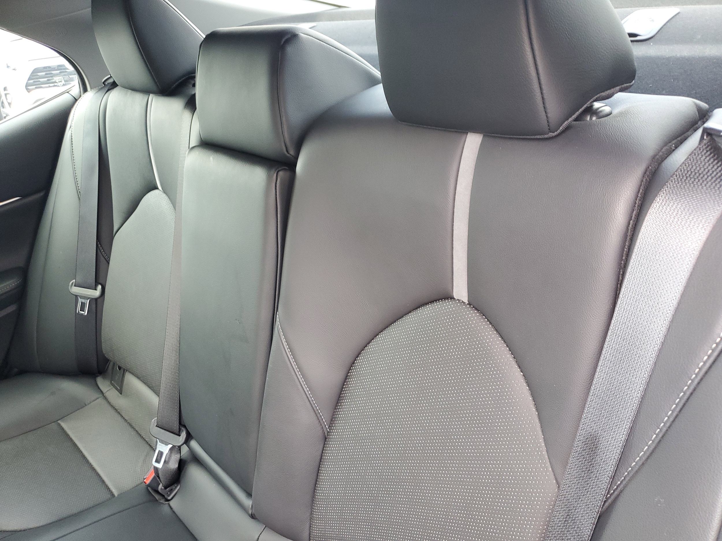 2020 Toyota Camry XSE - Photo 9