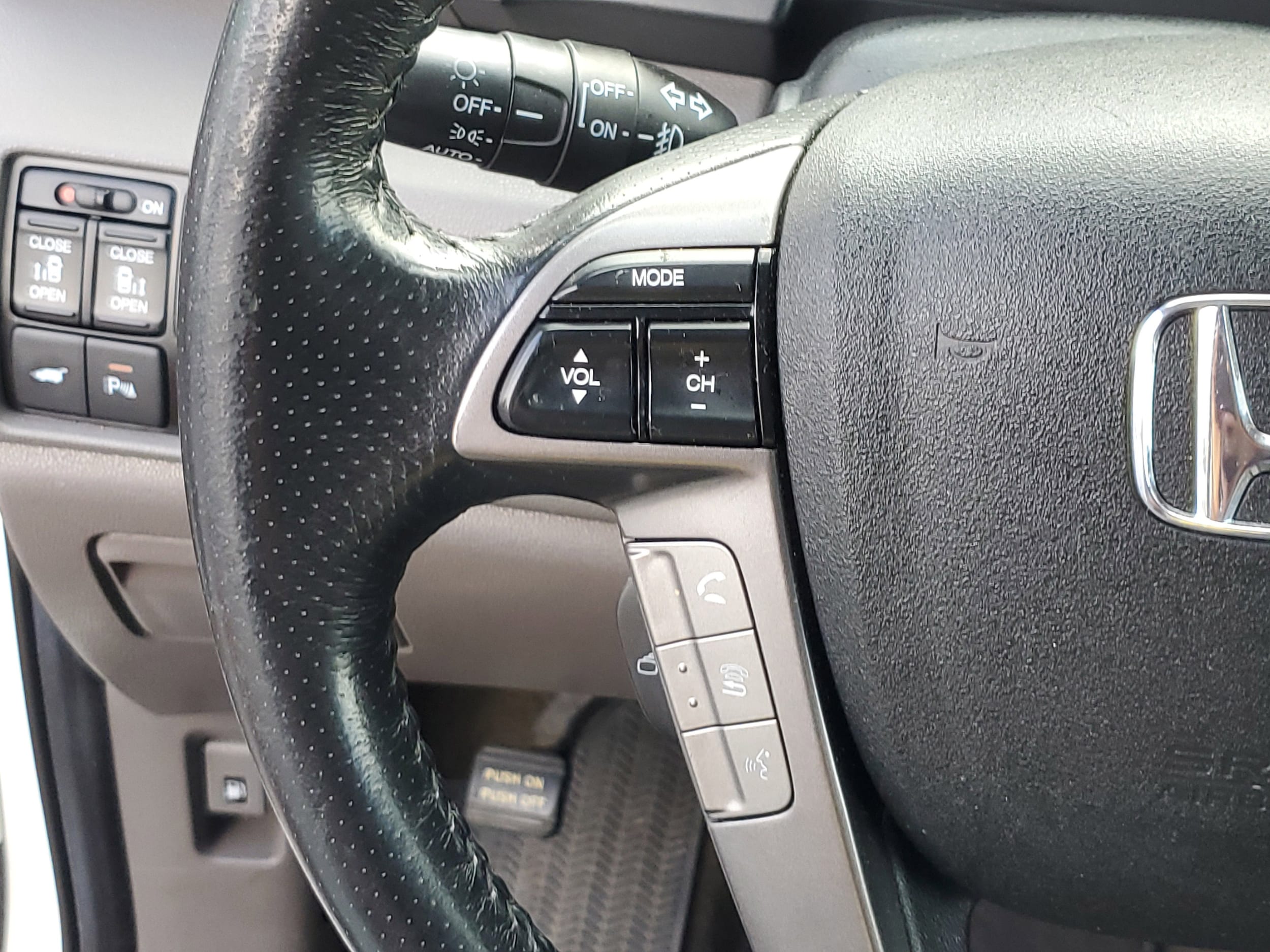 2014 Honda Odyssey Touring - Photo 23
