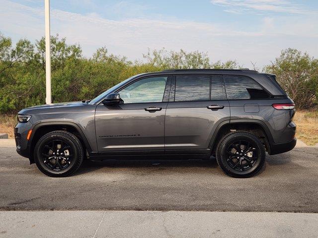 Used 2025 Jeep Grand Cherokee Laredo 4x2