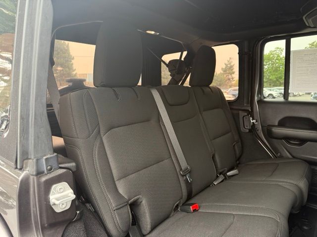 2020 Jeep Wrangler Unlimited Sahara - Photo 19