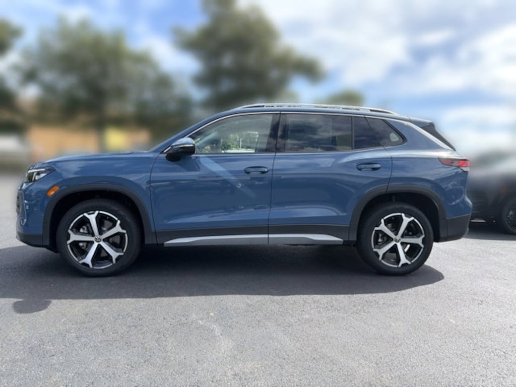 New 2026 Volkswagen Tiguan SE SUV