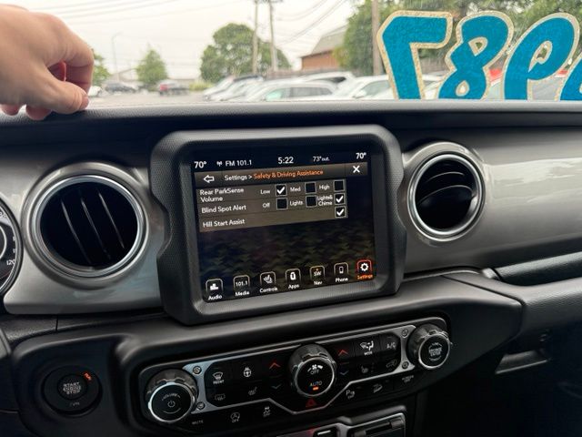 2020 Jeep Wrangler Unlimited Sahara - Photo 14