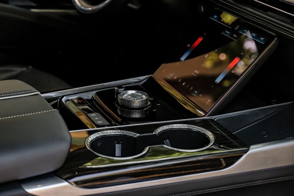 2025 Cadillac Escalade Premium Luxury - Photo 28